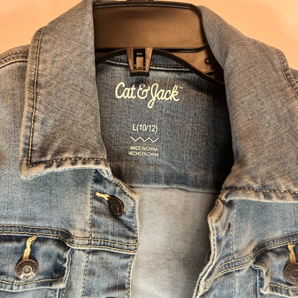 Cat & Jack Girls Light Wash Denim Jacket Size L 10/12 Classic Trucker Style